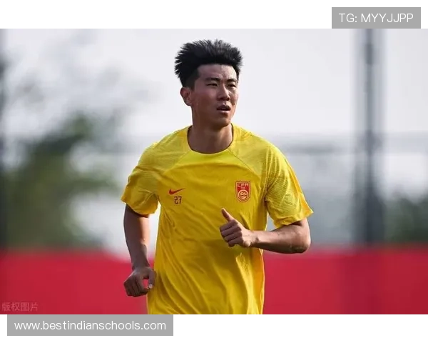 武汉三镇续约后卫刘奕鸣加强阵容深度